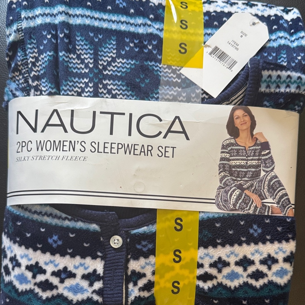 Nautica Women's Navy and White Fleece Pajama Set